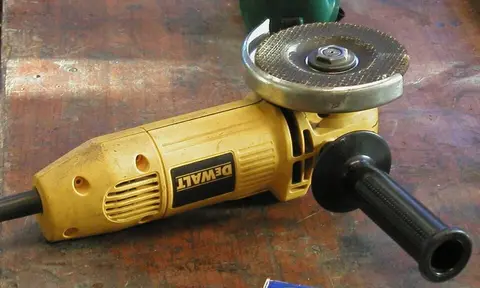 Meuleuse Makita 230 mm