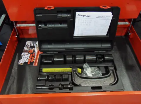 Caisse à outils Stanley métal