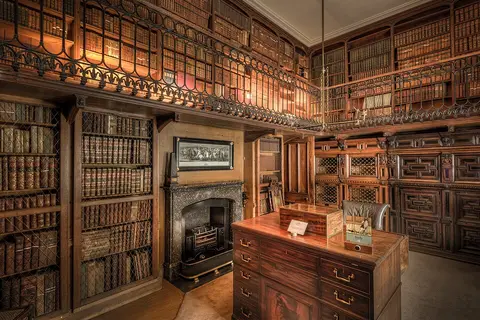 Bureau avec tiroirs
